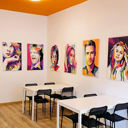 Arc House Pop Art Hostel Madrid Exterior photo